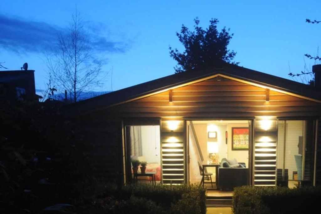 The Cabin Cheltenham Exteriér fotografie
