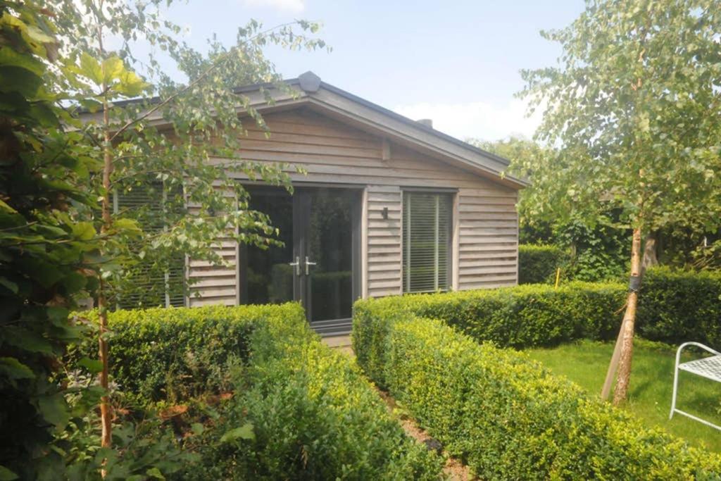 The Cabin Cheltenham Exteriér fotografie